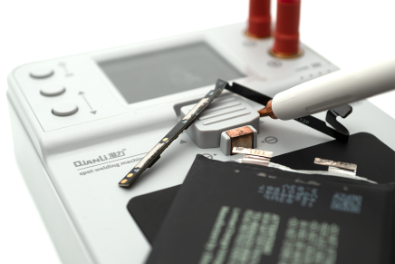 Перепайка контроллера на новый АКБ (убирает ошибку замены/% остается) для iPhone 11-13 Pro Max