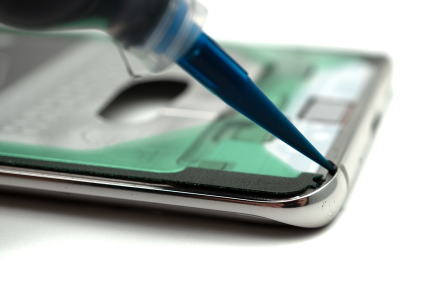 Вклеювання дисплея в раму