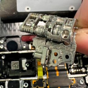 Ремонт механизма открытия дисплея Samsung Z Flip